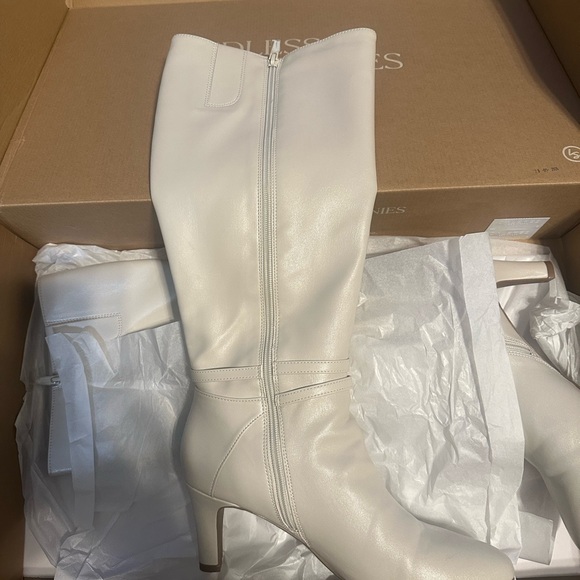 Lifestride Tall boots. Size 10. 3” heel. Almond toe. In a bone color. Worn once. - Picture 2 of 7